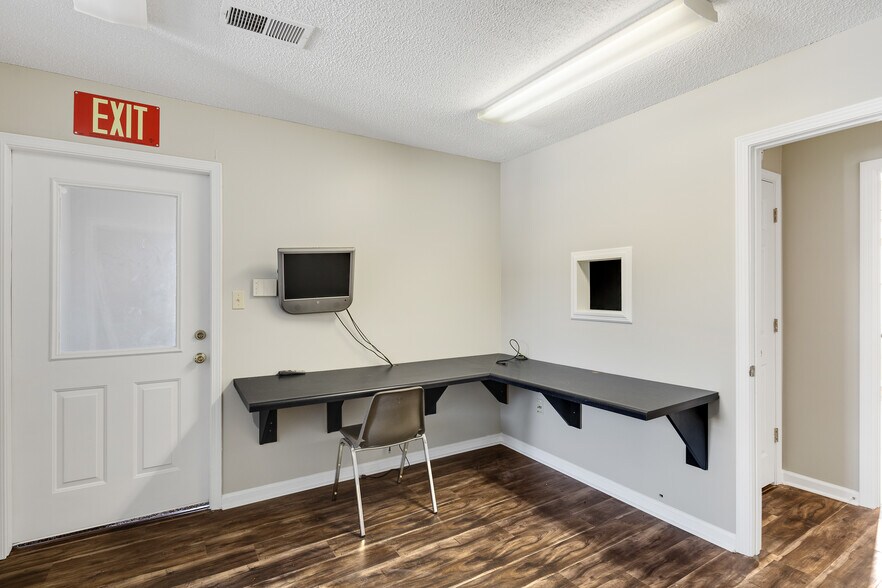 More Photos Of 6920 Oak Forest Dr, Olive Branch Loft Creative Space For Sale