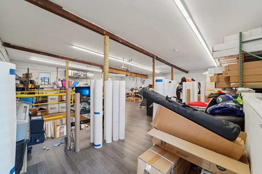 More Photos Of 593-595 New York Ave, Lyndhurst Light Manufacturing For Lease