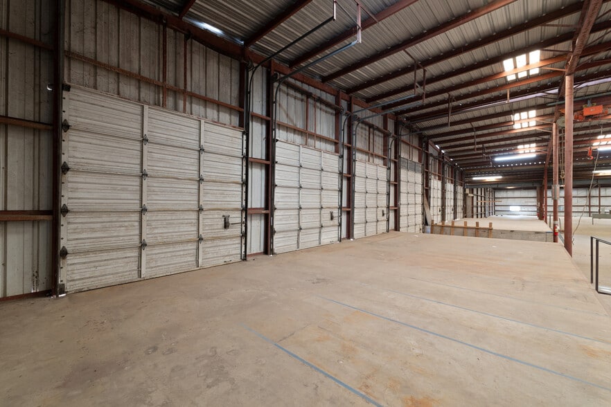 More Photos Of 14392 W Expressway 83, Harlingen Manufacturing For Lease