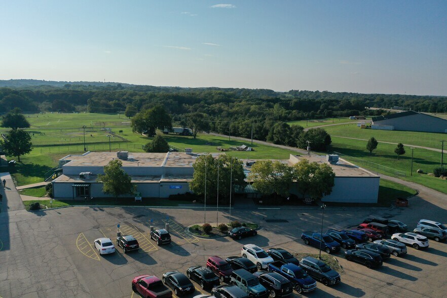 More Photos Of 3909 SW Burlingame Rd, Topeka Light Manufacturing For Sale