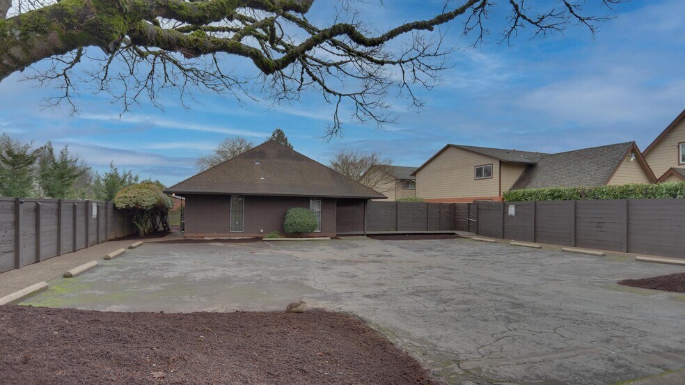More Photos Of 15012 SE Stark St, Portland Office For Lease