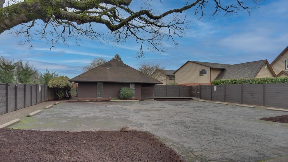 More Photos Of 15012 SE Stark St, Portland Office For Sale