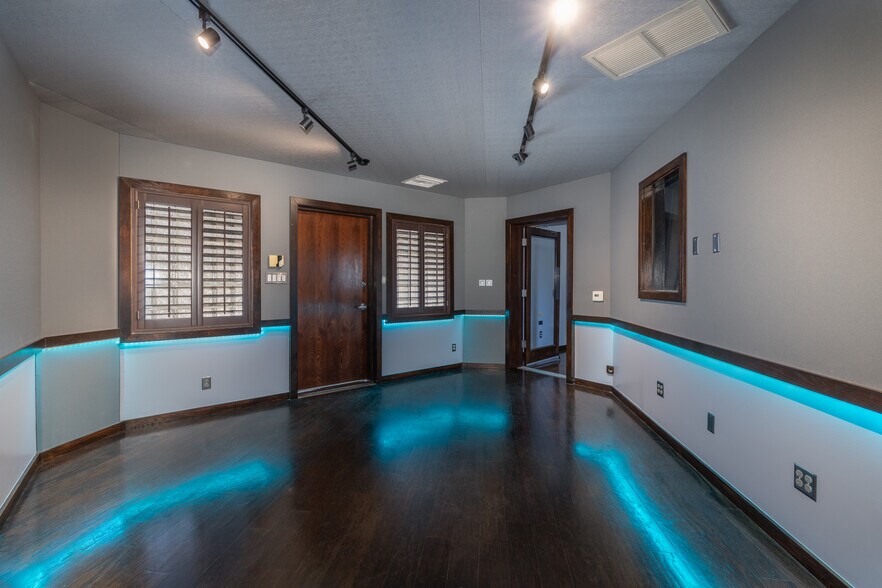 More Photos Of 5102 Vineland Ave, North Hollywood Movie Radio TVStudio For Sale