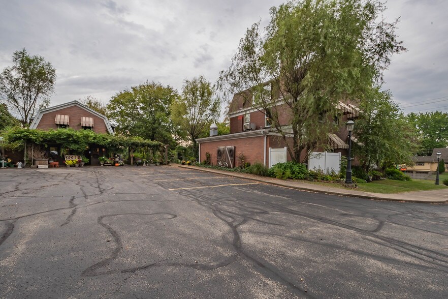 More Photos Of 7505 Saltsburg Rd, Pittsburgh Restaurant For Sale