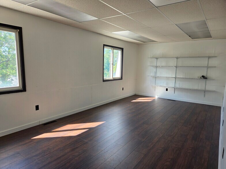 More Photos Of 536 Oak St, Ferrysburg Industrial For Sale