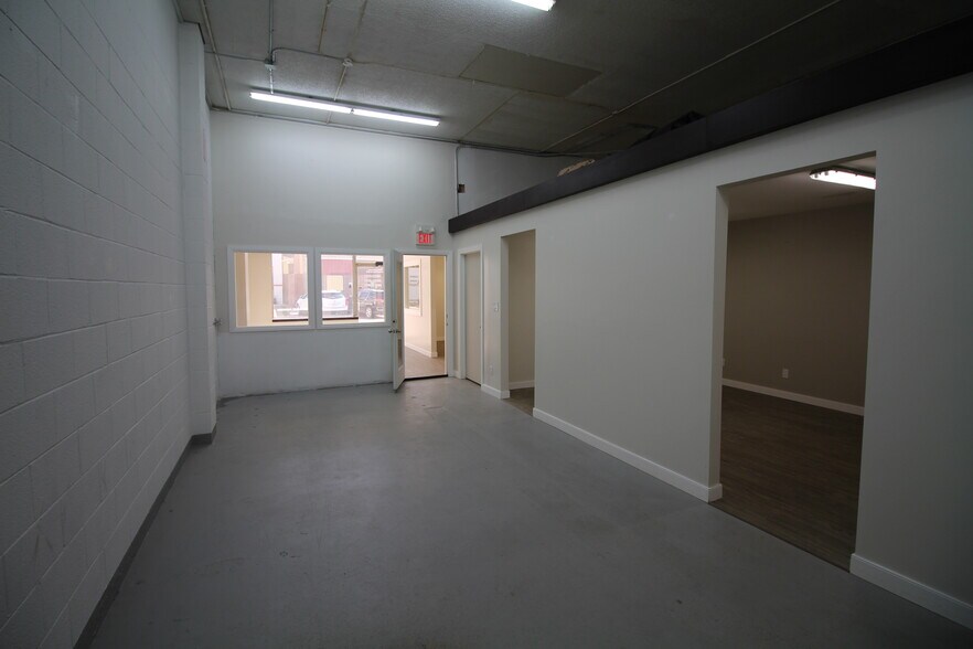 More Photos Of 242 12B St N, Lethbridge Warehouse For Sale