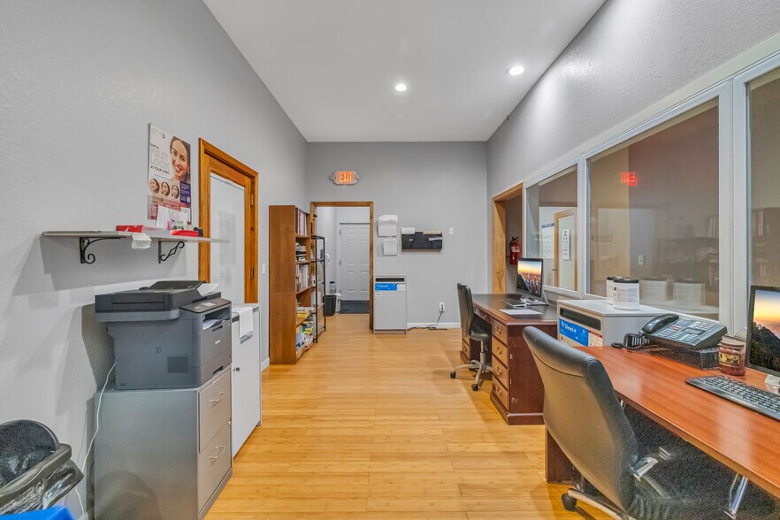More Photos Of 1039 Boyds Crk, Seymour Freestanding For Sale