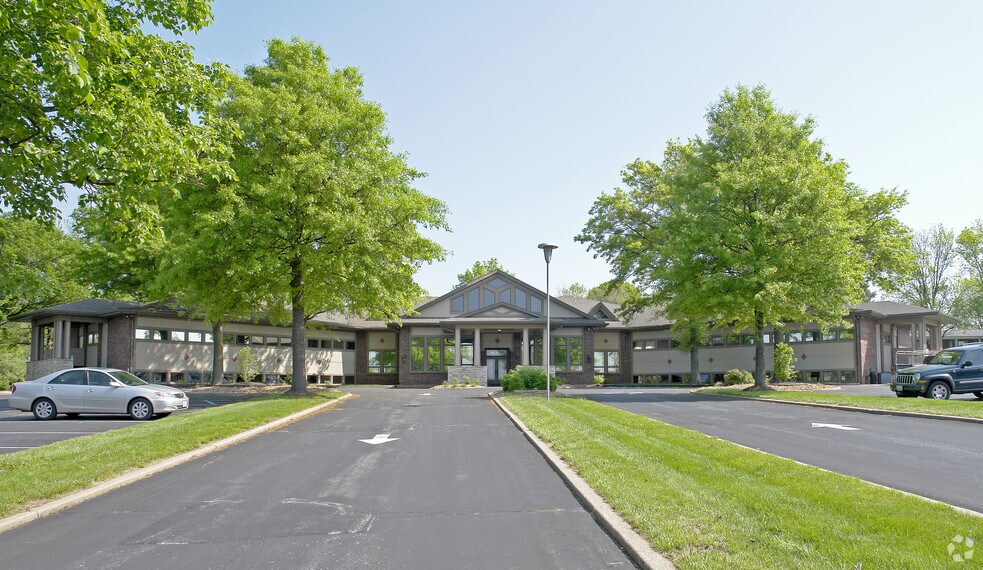 More Photos Of 2850 W Clay St, Saint Charles Office For Sale