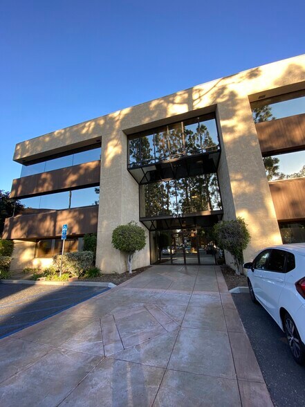 More Photos Of 674 County Square Dr, Ventura Office For Sale