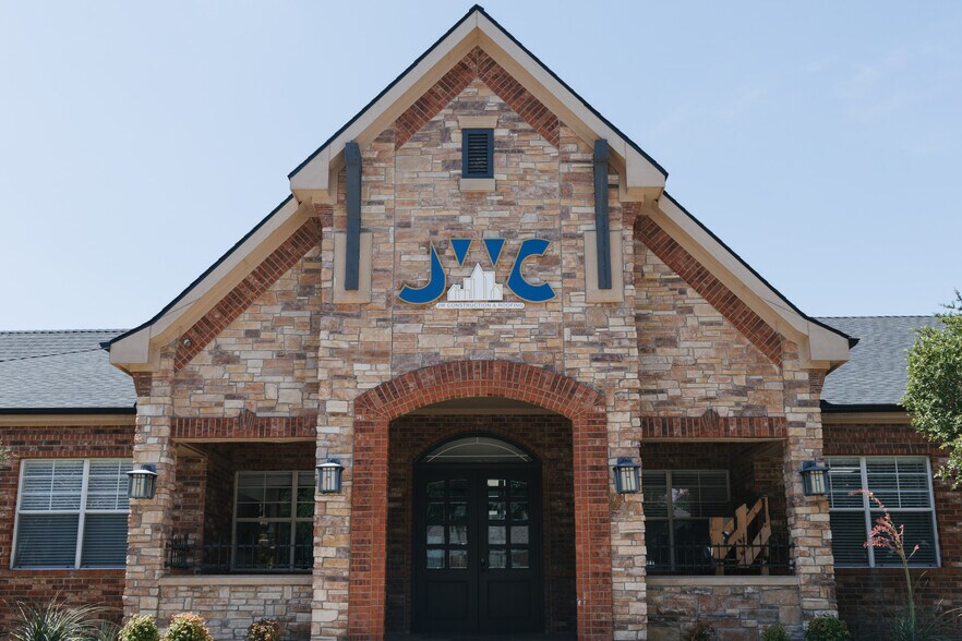 More Photos Of 515 W Southlake Blvd, Southlake Medical For Lease
