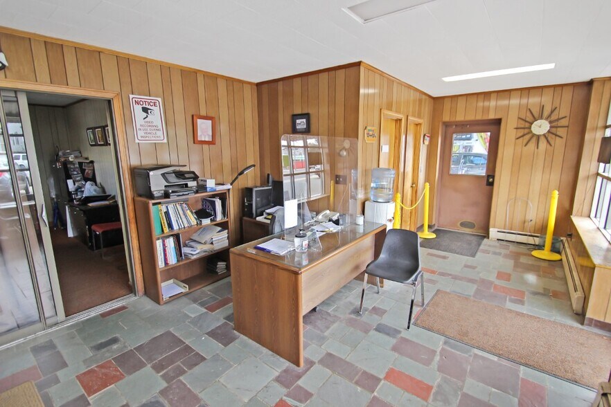 More Photos Of 284 S Broadway, Lawrence Auto Dealership For Sale