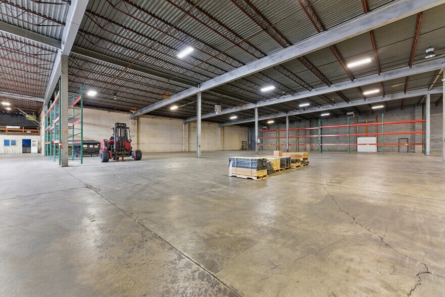 More Photos Of 16 Commercial Ave, Albany Warehouse For Sale