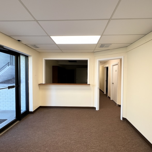 More Photos Of 76 E Main St, Huntington Medical For Lease