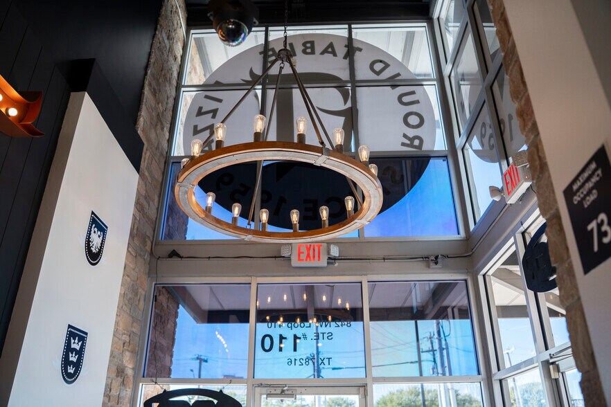 More Photos Of 842 NW Loop 410 Fwy, San Antonio Freestanding For Lease