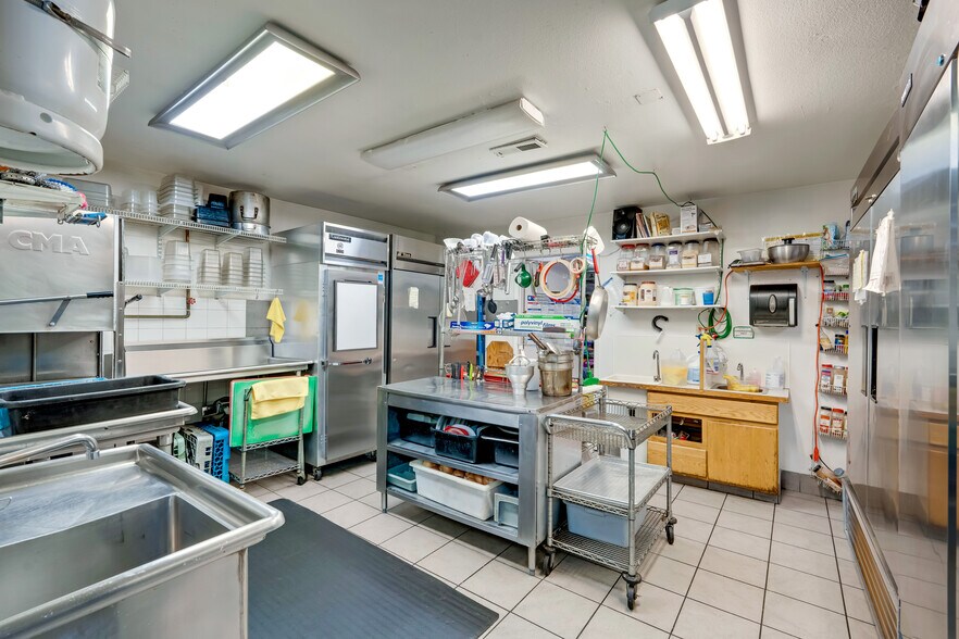 More Photos Of 2510-2512 Colby Ave, Everett Storefront Retail Office For Sale