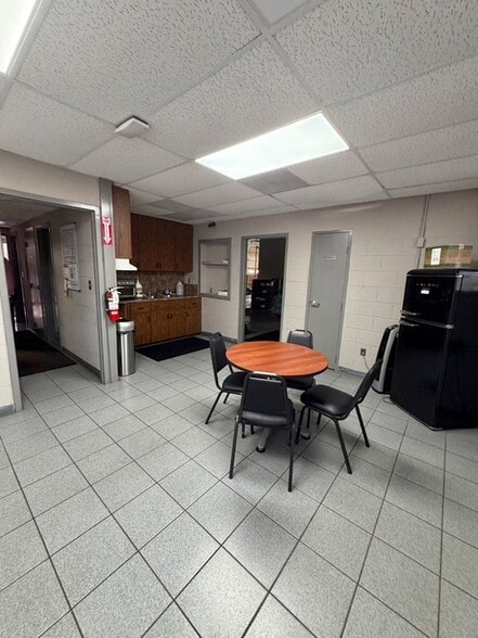 More Photos Of 7443 Wilson Blvd, Jacksonville Unknown For Lease