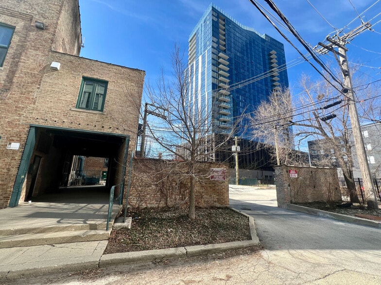 More Photos Of 848 W Eastman St, Chicago Loft Creative Space For Lease