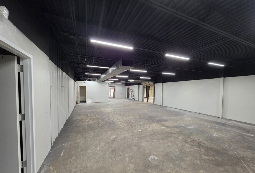 More Photos Of 999 Harbor Dr, West Columbia Warehouse For Sale