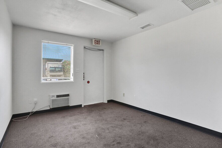 More Photos Of 8802 Corporate Square Ct, Jacksonville Unknown For Lease