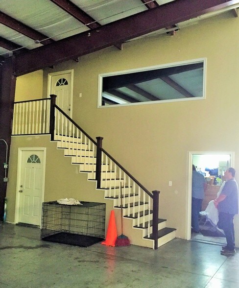 More Photos Of 3702 Arc St, Houston Warehouse For Lease