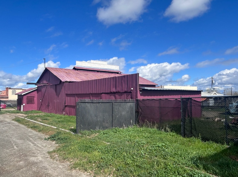 Primary Photo Of 704 Merced st, Maricopa Flex For Sale