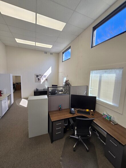 More Photos Of 25 E Kearney St, Bridgewater Warehouse For Lease