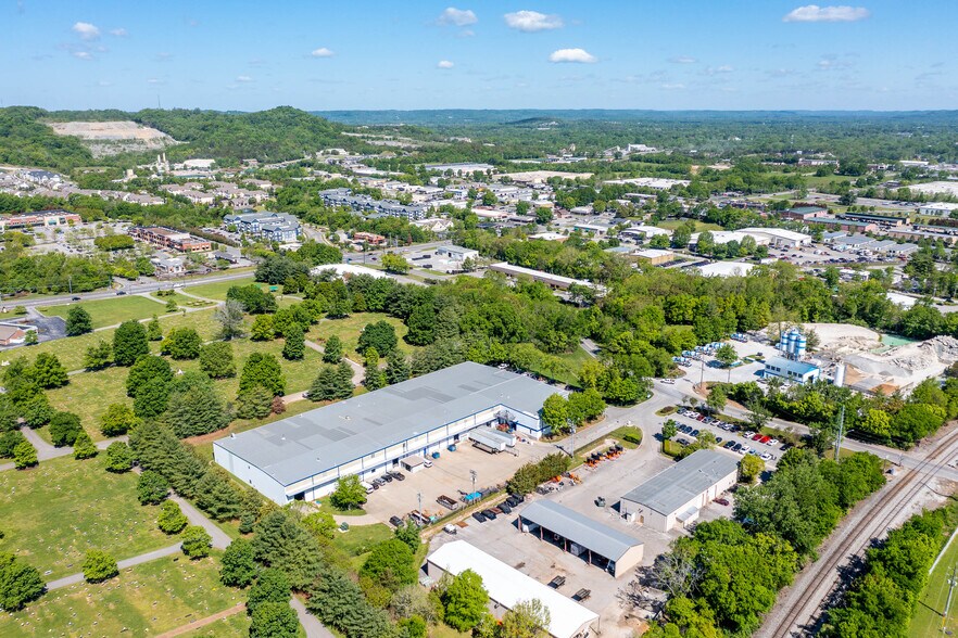 More Photos Of 104 Southeast Pky, Franklin Warehouse For Lease