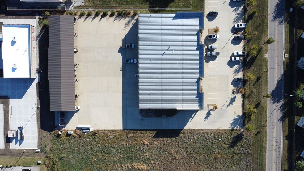 More Photos Of 912-922 E Warren St, Gardner Industrial For Lease