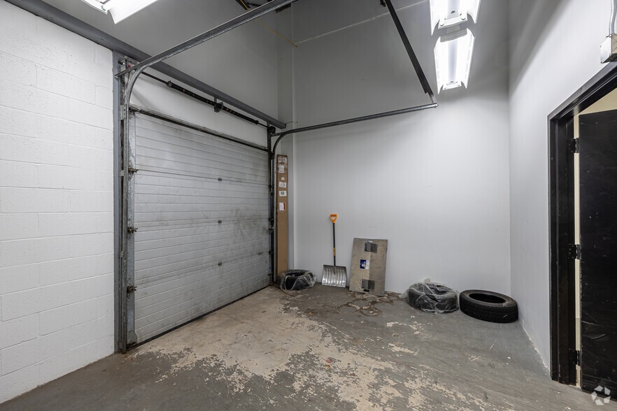 More Photos Of 111-121 Roberts St, East Hartford Business Park For Lease