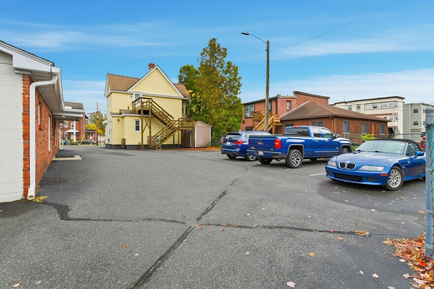 More Photos Of 641 Grattan St, Chicopee Office For Lease