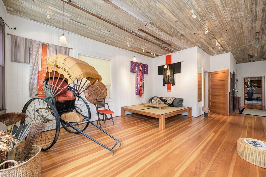 More Photos Of 1250 B St, Walnut Grove Showroom For Sale