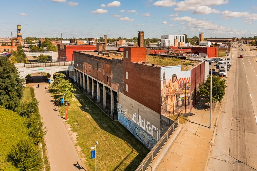 Primary Photo Of 1911-1971 Gratiot Ave, Detroit Warehouse For Sale