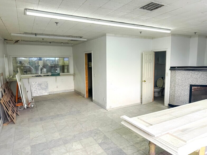 More Photos Of 1050-1052 Valley St, Vauxhall Warehouse For Sale