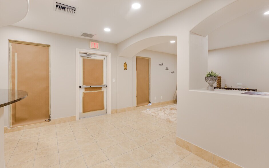 More Photos Of 12734 Kenwood Ln, Fort Myers Medical For Lease