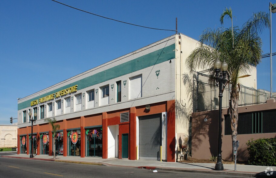 More Photos Of 400 E 4th St, Santa Ana General Retail For Sale