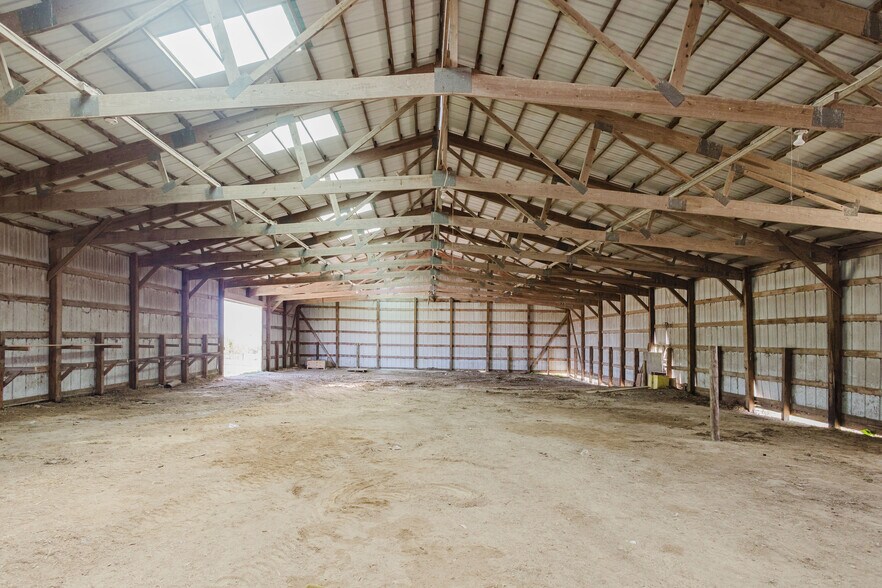 More Photos Of 674 County Road O, Mineral Point Warehouse For Sale