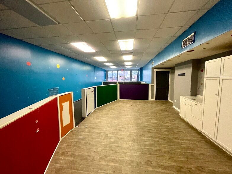 More Photos Of 714 Midland Ave, Midland Storefront Retail Residential For Lease