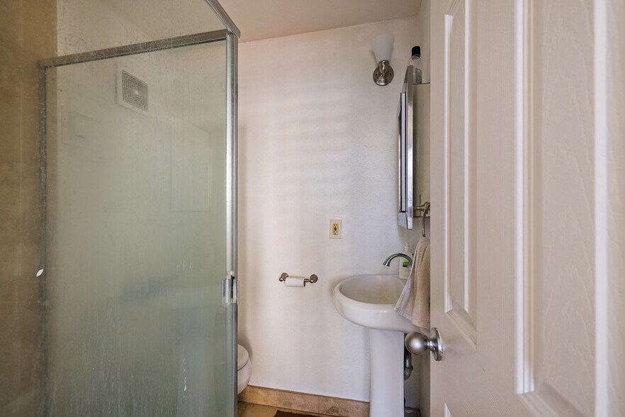 More Photos Of 254 Kaiulani Ave, Honolulu Apartments For Sale