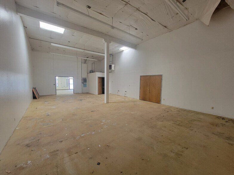 More Photos Of 2025-2061 State St, Salem Warehouse For Lease