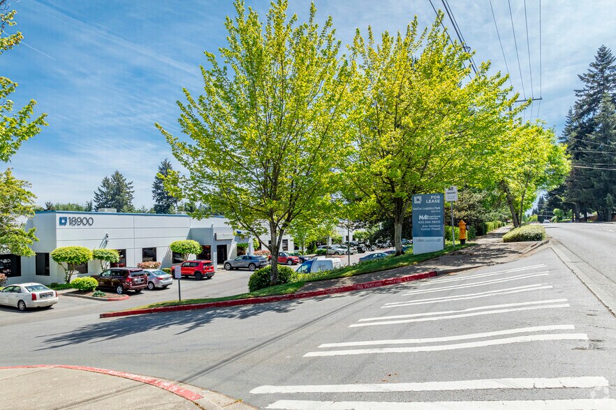More Photos Of 18900 8th Ave S, Seatac Warehouse For Lease