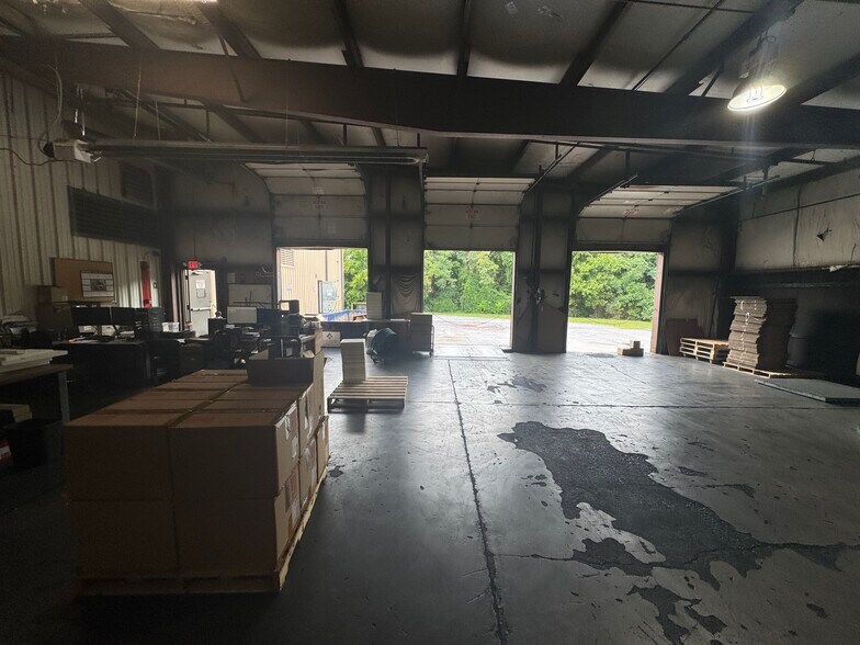 More Photos Of 1709 Henry G. Lane St, Maryville Warehouse For Sale