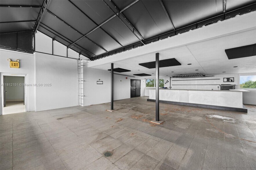 More Photos Of 2500 Wilton Dr, Wilton Manors Freestanding For Sale