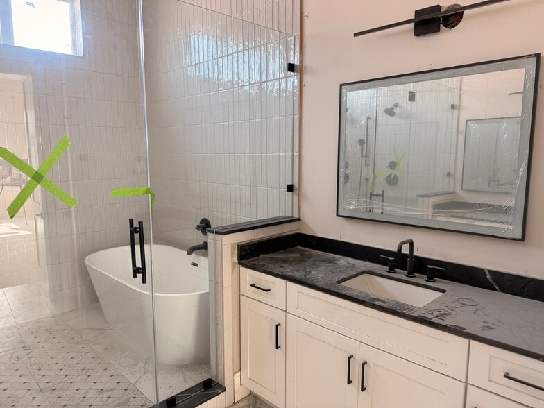More Photos Of 5821 Winsome Ln, Houston Apartments For Sale