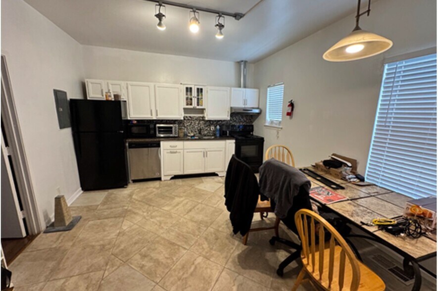 More Photos Of 588 NE Parkway Dr, Atlanta Apartments For Sale