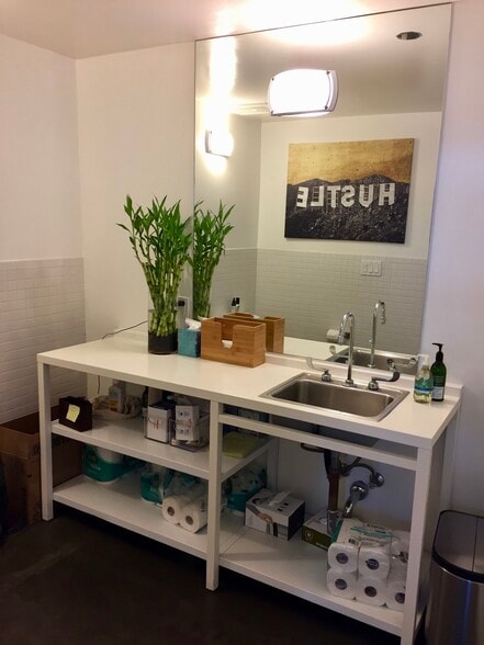 More Photos Of 615 Hampton Dr, Venice Apartments For Sale