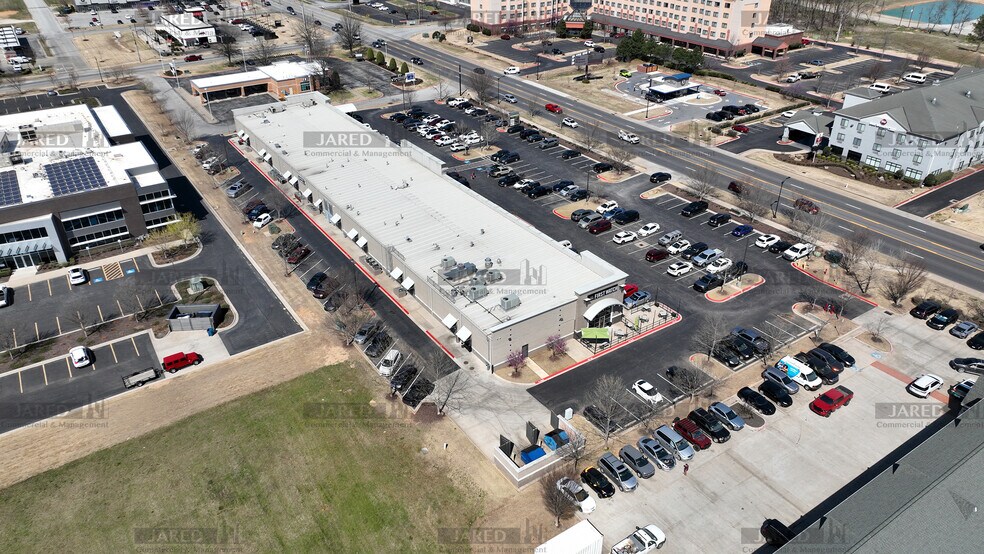 More Photos Of 500 SE Walton Blvd, Bentonville General Retail For Lease