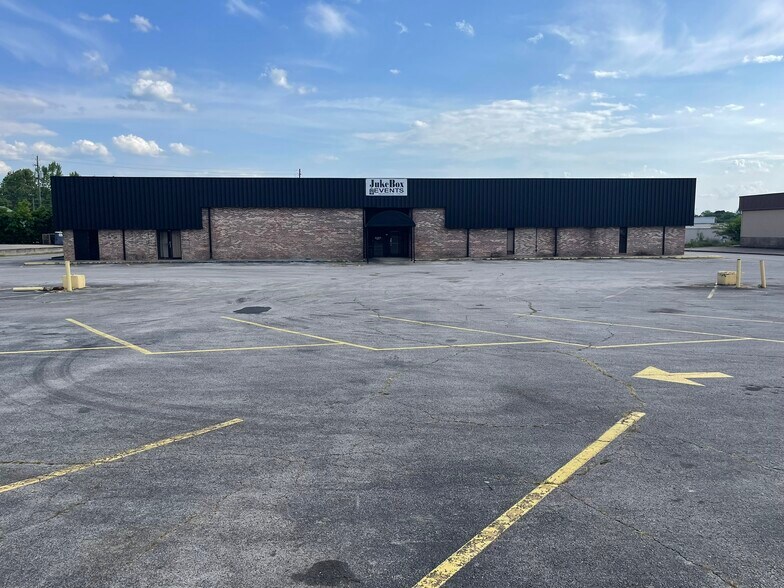 More Photos Of 134 Elm St, Anniston Freestanding For Lease