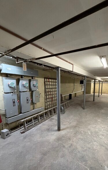 More Photos Of 225 34th St, Brooklyn Light Manufacturing For Lease