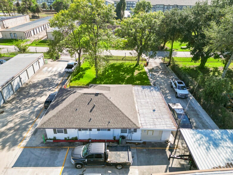 More Photos Of 9902 Franklin Rd, Houston Self Storage For Sale