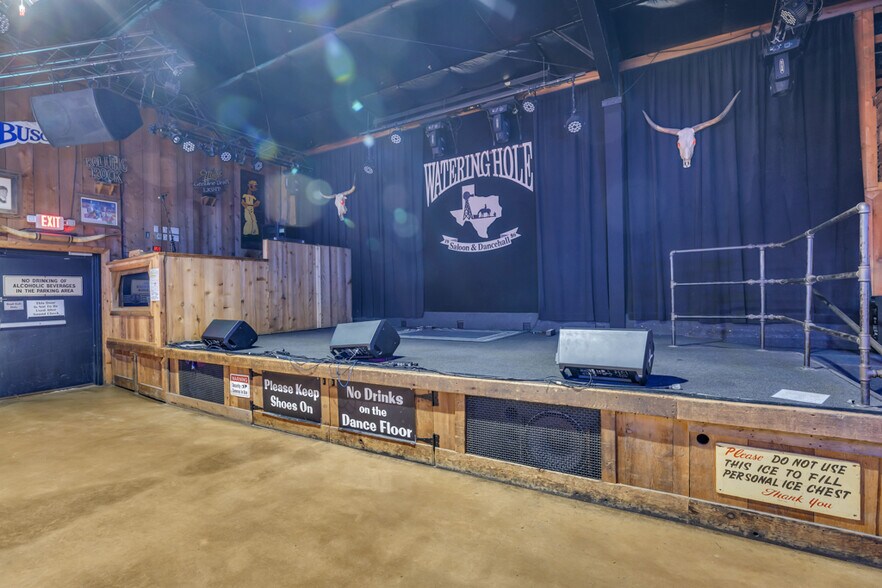 More Photos Of 1390 McQueeney Rd, New Braunfels Sports And Entertainment For Sale